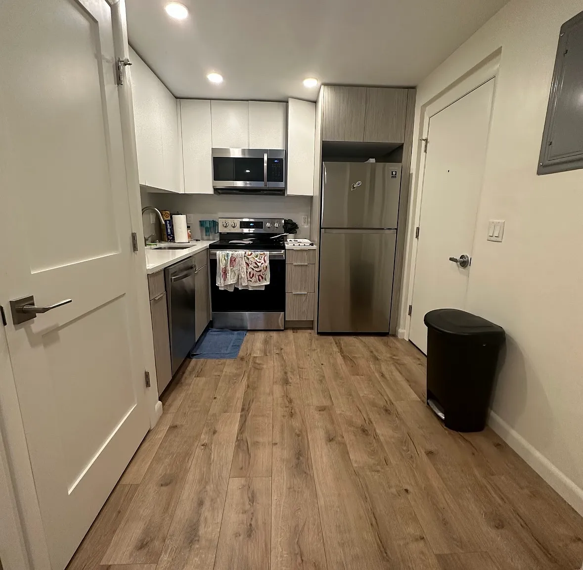 2 bed, 750 sqft, $3,600 — Photo 1
