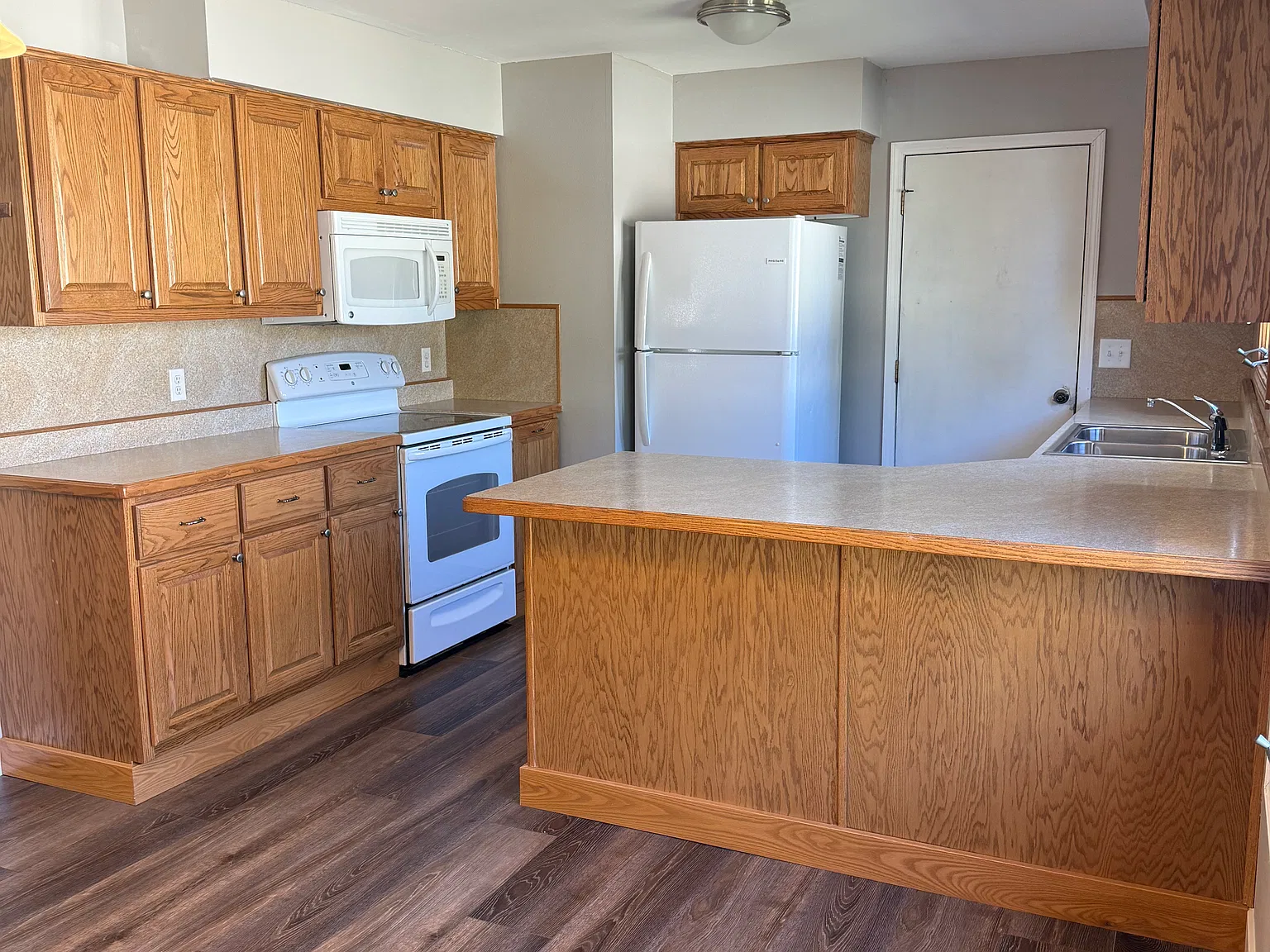 2 bed, 1082 sqft, $1,378 — Photo 3