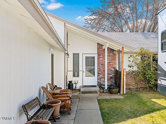 2nd image of 6804 Alpine Way