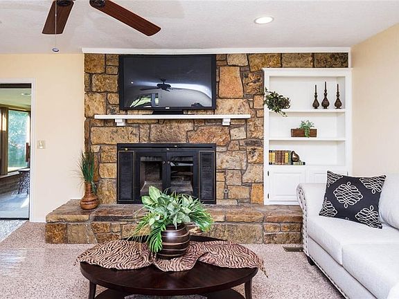 3rd image of 311 Hardy Dr