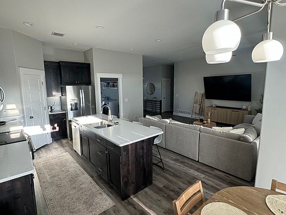 4th image of 4184 Ventura Ave