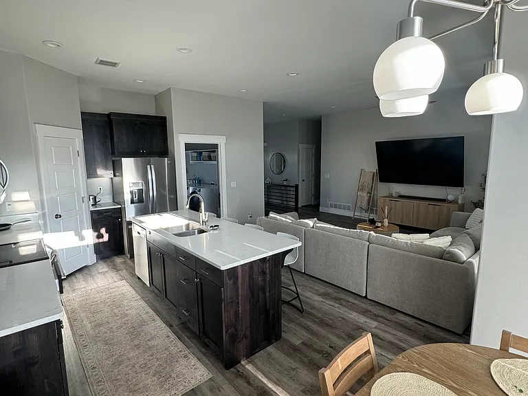 4184 Ventura Ave — Photo 4