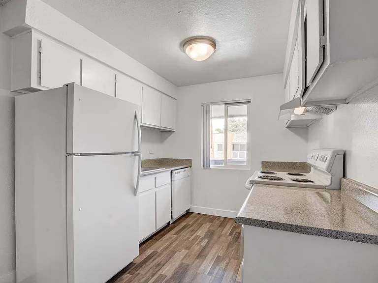 Sundance Village Apts — Photo 47