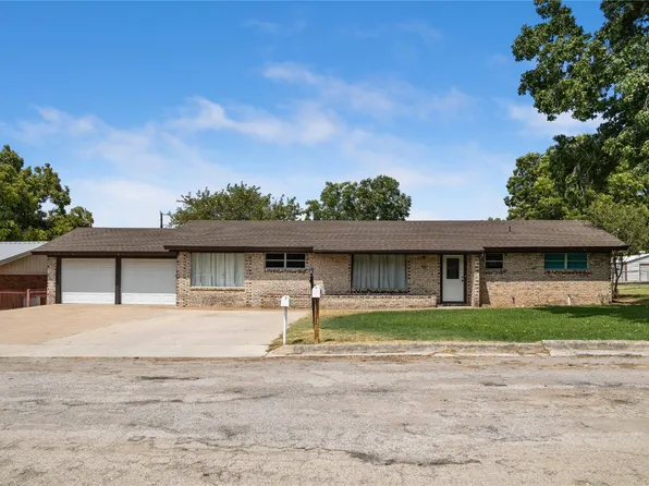 1224 N Holland St, De Leon, TX 76444
