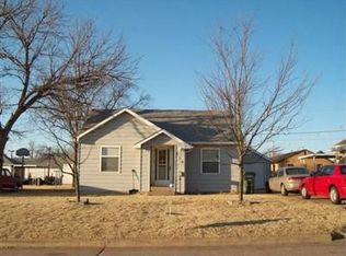 554 W 8th St, Hoisington, KS 67544