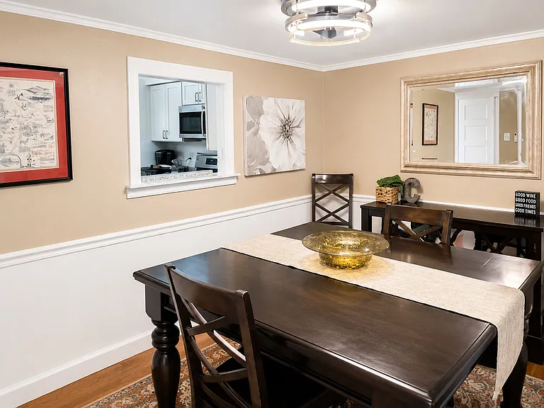 1012 James Madison Cir — Photo 17