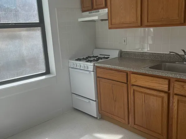 4515 42nd St APT 2F, Sunnyside, NY 11104