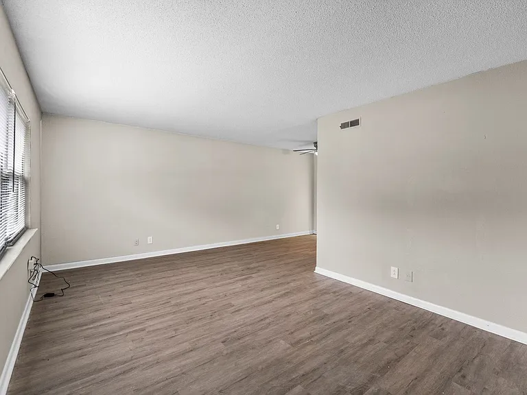 Updated 2BR Townhomes in East Ridge — Photo 7