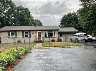 426 Arnold Rd, Coventry, RI 02816