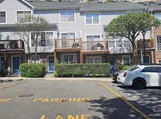 252 Village Circle Dr #252, Fort Lee, NJ 07024