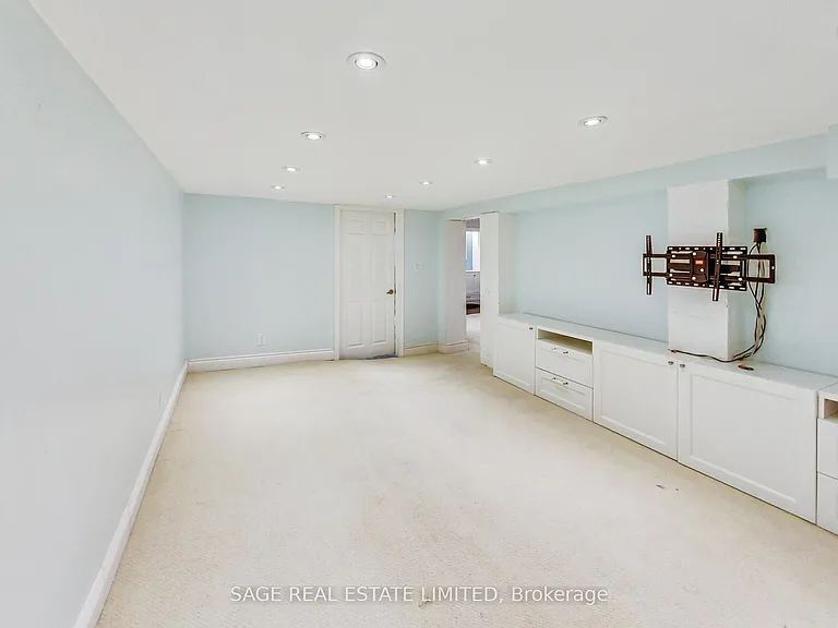 46 Alberta Ave — Photo 38