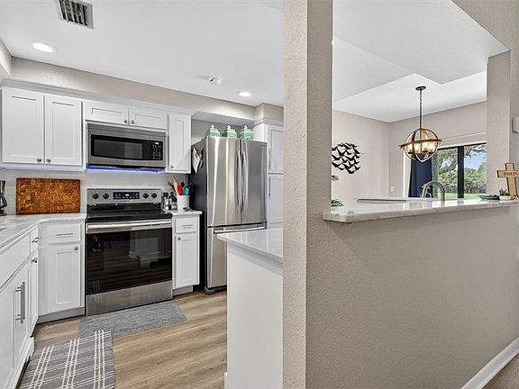 3rd image of 210 Oak Bay St APT 504