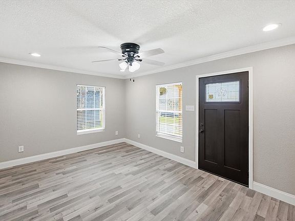 3rd image of 2803 Ross Ave