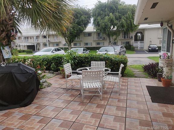3rd image of 2859 NE 30th St #1