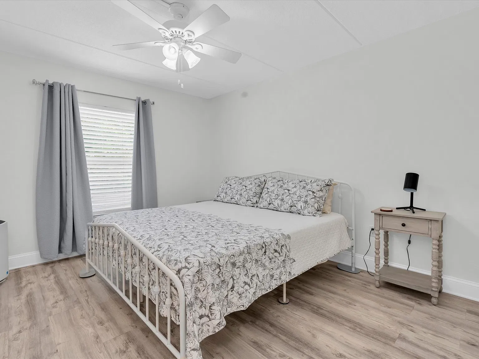 2 bed, 872 sqft, $2,100 — Photo 2