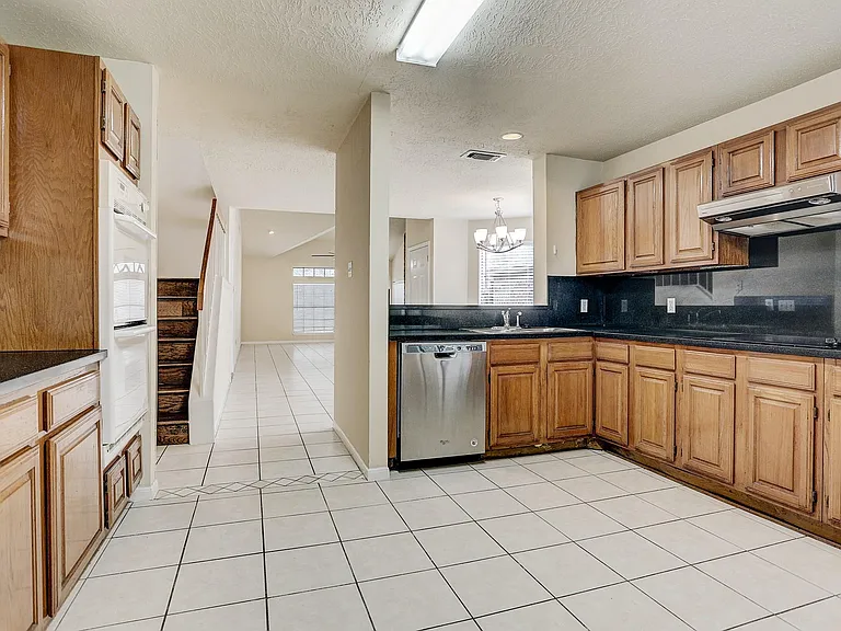 1538 Ainsdale Dr — Photo 4