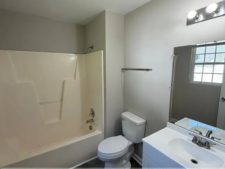 6126 Lonestar Rd — Photo 10