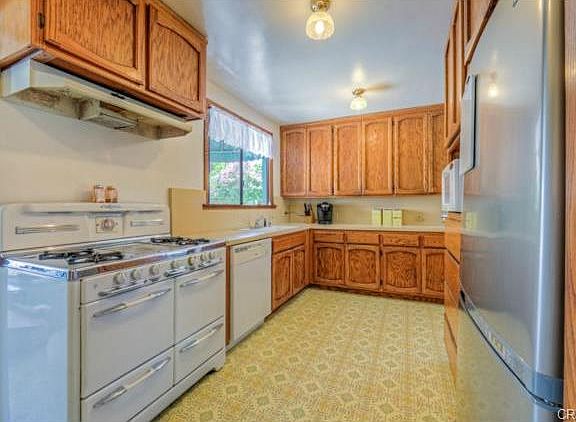 5th image of 3908 Charlemagne Ave