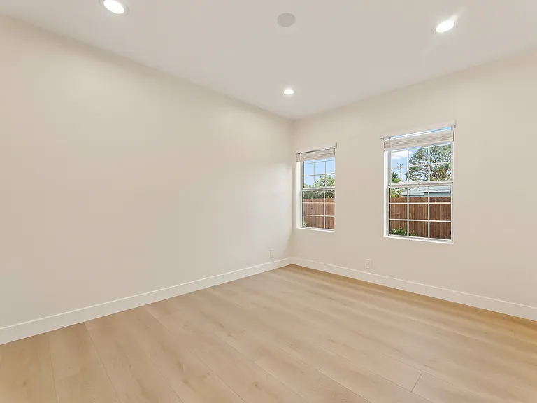9716 Felton Ave — Photo 17