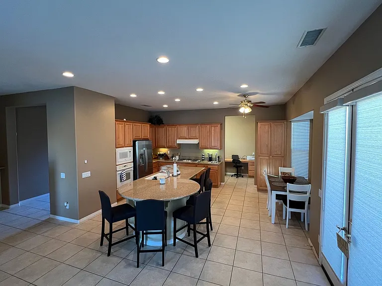 99 Shoreline Dr — Photo 1