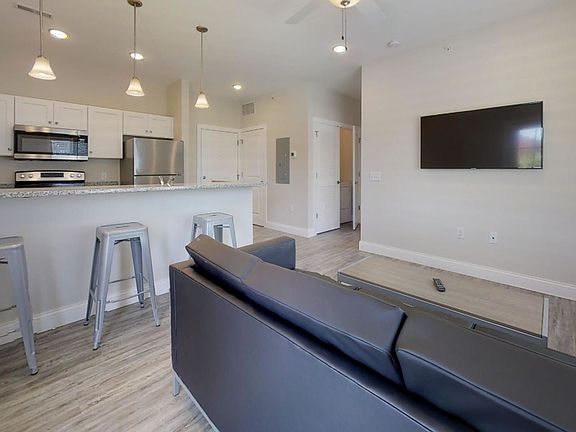 3rd image of 309 W Washington St #301