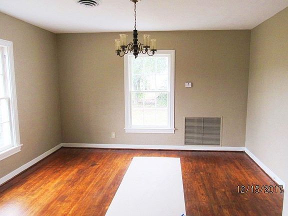 4th image of 828 W Lee Ave