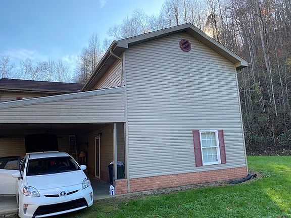 3rd image of 861 Boyd Br