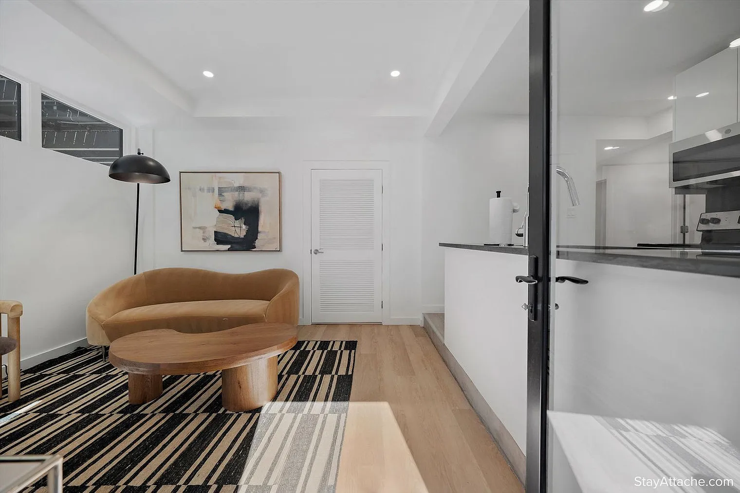 1 bed, 1.0 bath, 8072 sqft, $3,370 — Photo 2