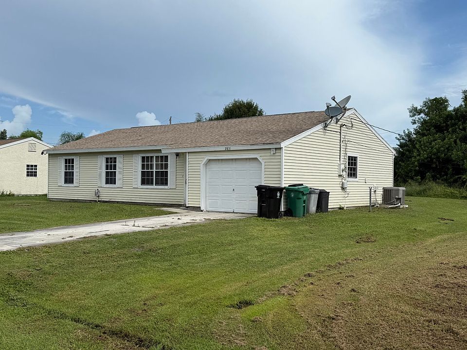 2nd image of 2831 SE Leigh Ave