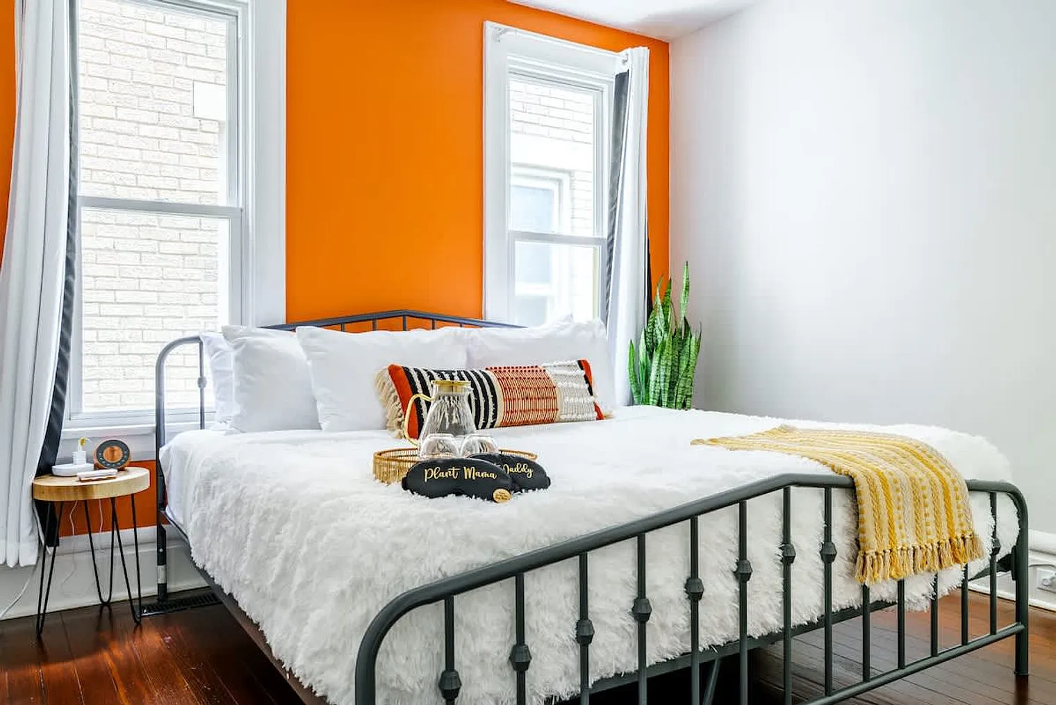 2 bed, 1.0 bath, 1194 sqft, $3,680 — Photo 3