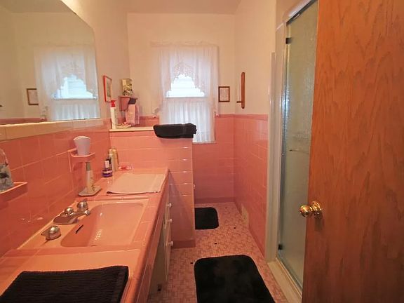 5th image of 2177 Scheffer Ave