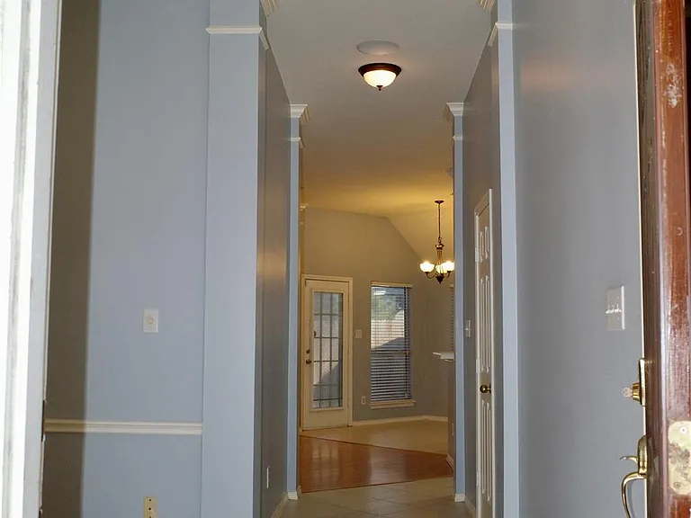 1506 Rogers Lake Ln — Photo 4