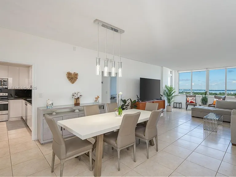 5005 Collins Ave #1506 — Photo 4