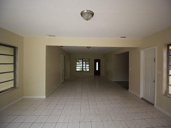 5th image of 1071 NE 151st St