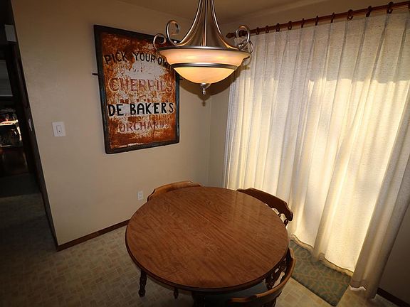 3rd image of 821 Galley Pl