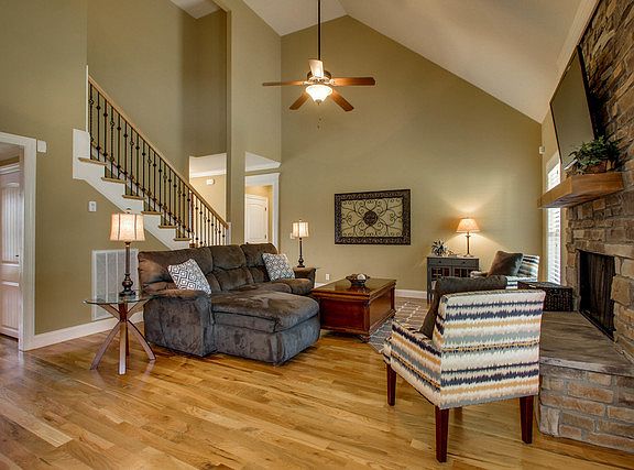 4th image of 8210 Richpine Dr