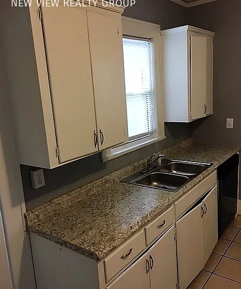 1025 Ambassador St — Photo 11