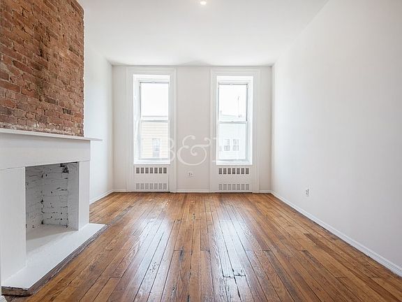 4th image of 327 Manhattan Ave APT 3R