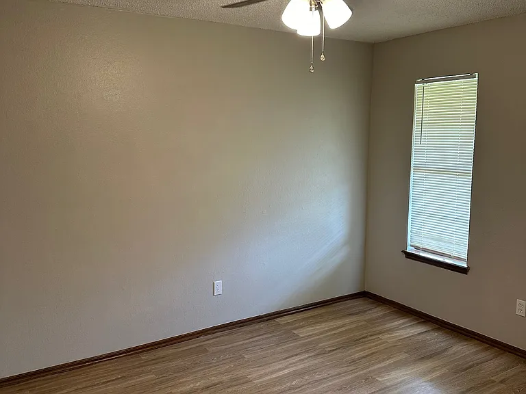 1307 Clearwater Dr — Photo 5