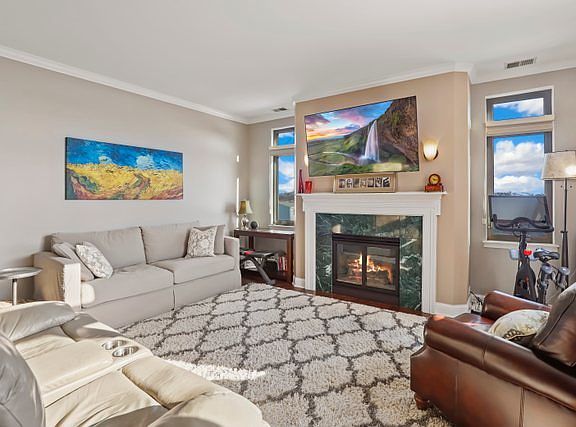 4th image of 5417 S Melvina Ave APT 10