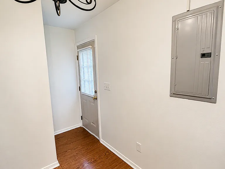 303 Rutherford Ave NW — Photo 36