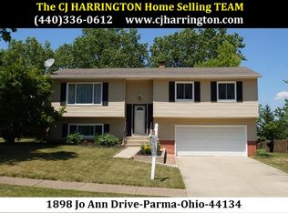 1898 Jo Ann Dr, Parma, OH 44134