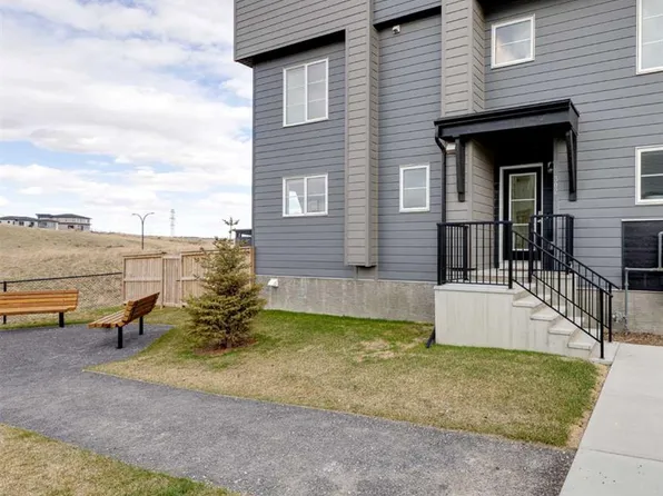 260 Rowley Way NW #302, Calgary, AB T3L 0H5