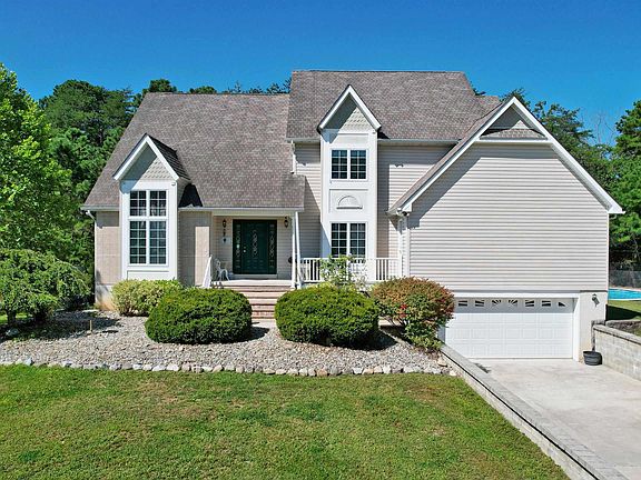 4th image of 892 Hogbin Rd