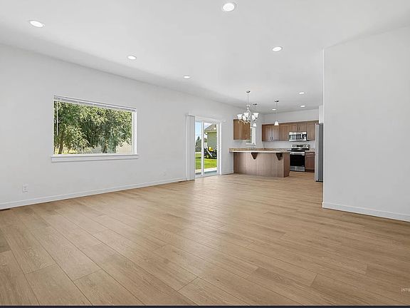 2nd image of 1432 Heritage Dr