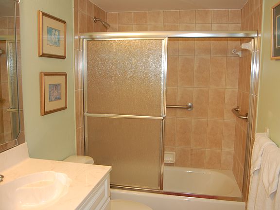 3rd image of 440 Seaview Ct APT 905