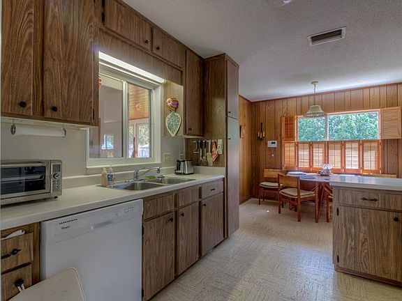 4th image of 1639 Crystal Lake Dr