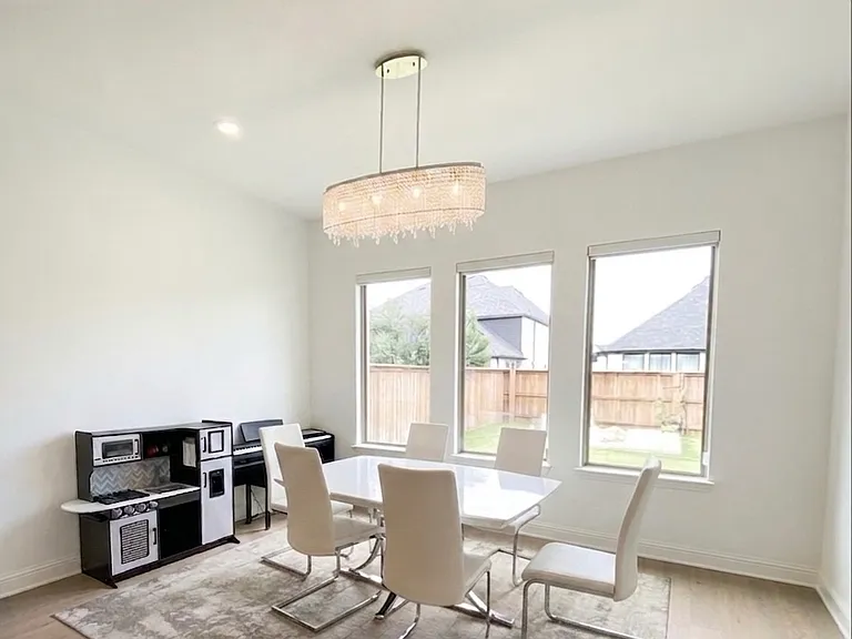 3091 Bates Dr — Photo 10