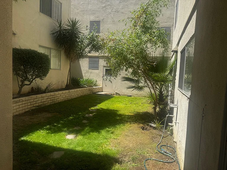 100 - Kimberly Apartments — Photo 42