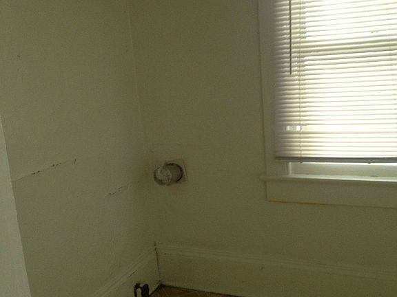 3rd image of 614 Farragut Ave APT 1